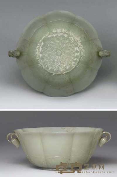 18TH CENTURY A FINELY CARVED MUGHAL-STYLE PALE CELADON JADE BOWL 